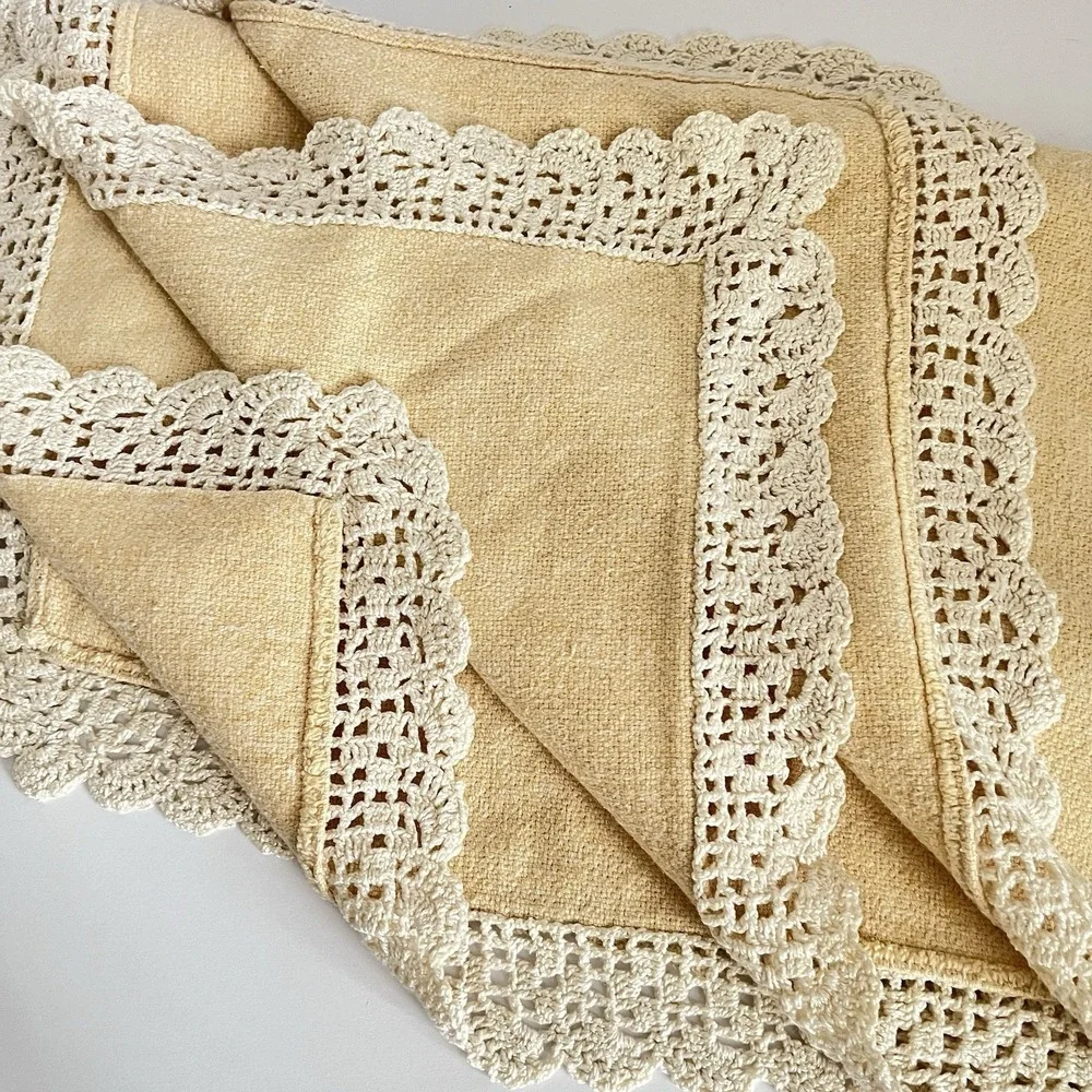 Vtg buttery yellow cream crochet edge fabric square tablecloth cottagecore 42x44